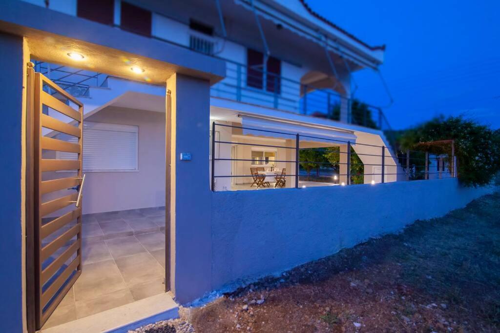 House On The Beach 살라미스 외부 사진